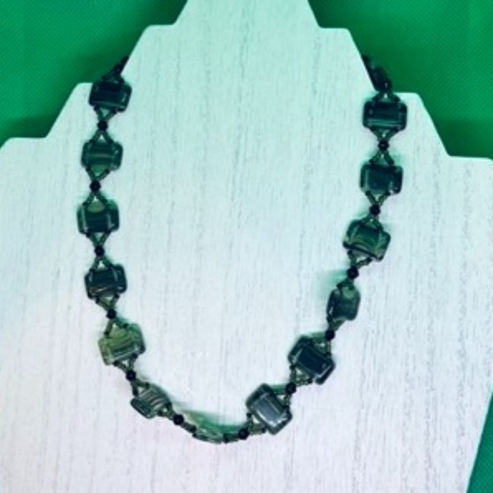 Green stoned & beaded choker necklace